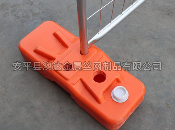 臨時(shí)移動(dòng)護(hù)欄 (12)