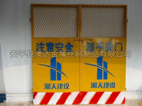 施工臨時電梯門 (2)