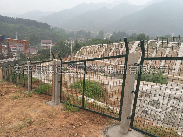 鐵路防護(hù)柵欄2012（8001） (3)