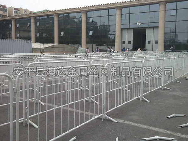 臨時(shí)移動(dòng)護(hù)欄 (10)