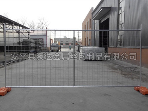 臨時(shí)移動(dòng)護(hù)欄 (11)